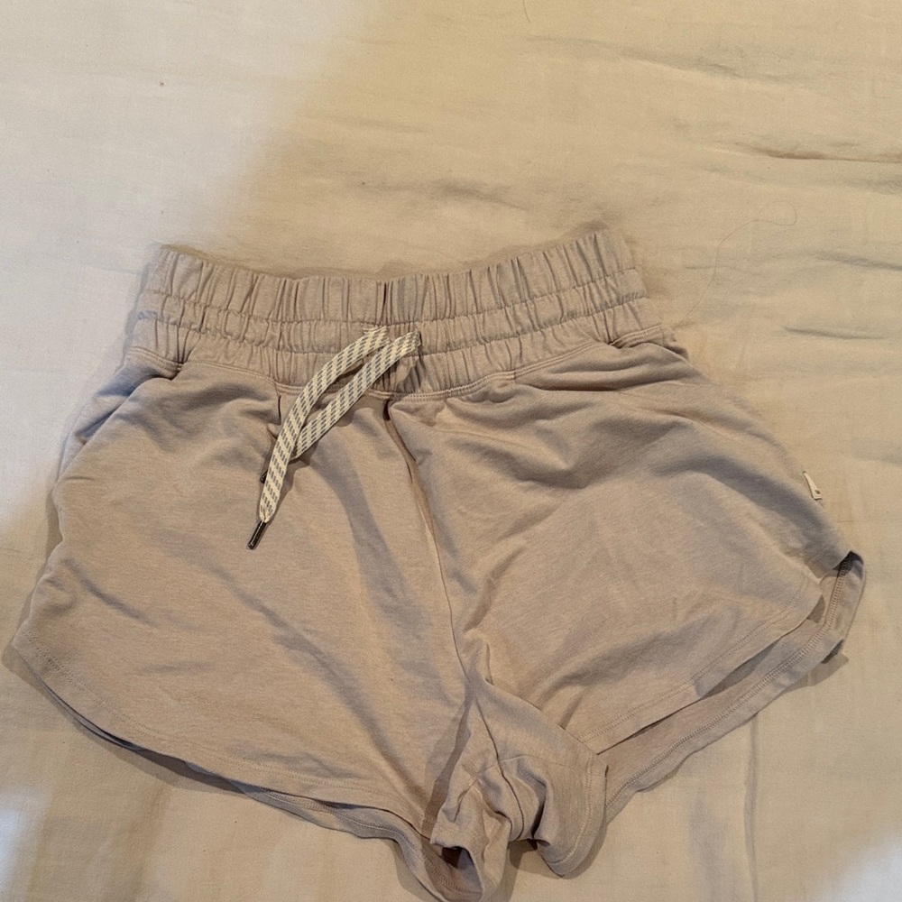 Vuori halo performance short